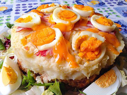 Fasírt torta tojással és baconnel