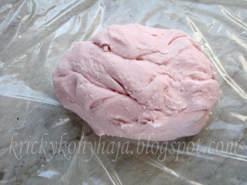 Céklával színezett házi nyújtható fondant