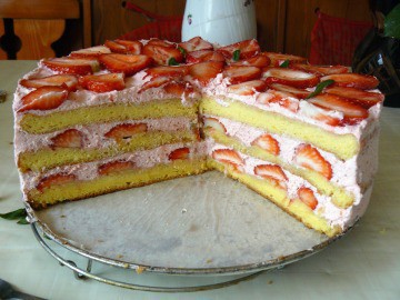 Eper torta tejszínes