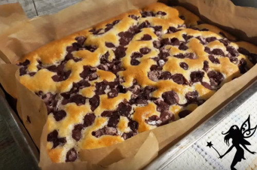 Bögrés Meggyes pite