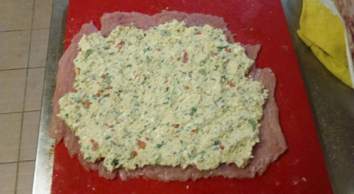zőldfűszeres baconba göngyőlt zsályás sajtkrémmel tö