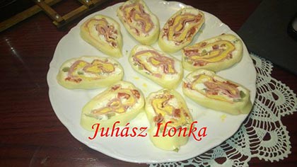 Sajtrolád tojással, kolbásszal, gépsonkáva