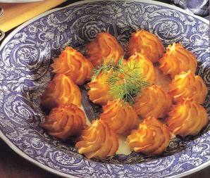 BURGONYA HERCEGNŐ MÓDRA  POMME DUCHESSE