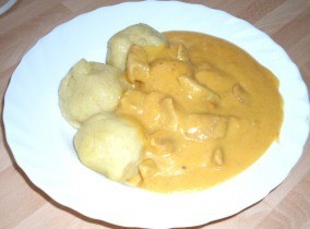 Csirkemell falatok vadas mártásban