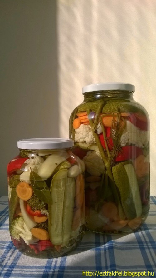 Vegyes „dobálós” savanyúság