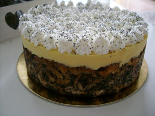 Mákosguba torta madártej krémmel