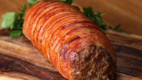 darált húst és betekeri sajttal és szalonnával! Baco