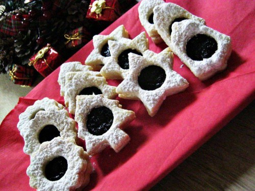 Szilvalekváros linzer fahéjas porcukorral megszórva!