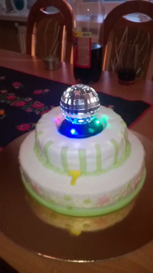 Diszkó fényes torta