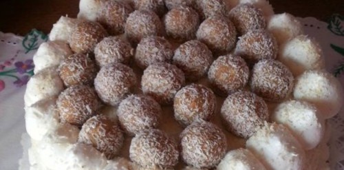 Recept: Ha a kókuszgolyót szerted, ezt a tortát imá