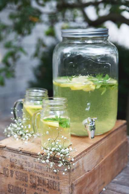 Bazsalikomos lime-limonádé