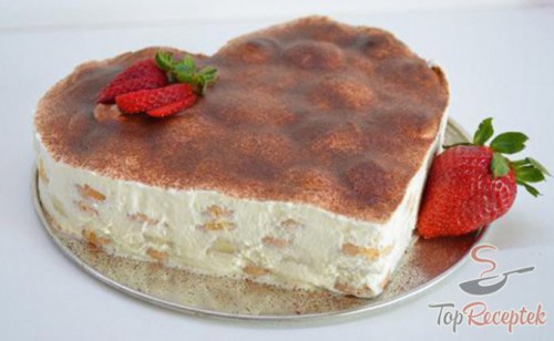 Banános babapiskóta-torta sütés nélkül