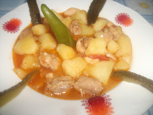 Csirkepörkölt burgonyával