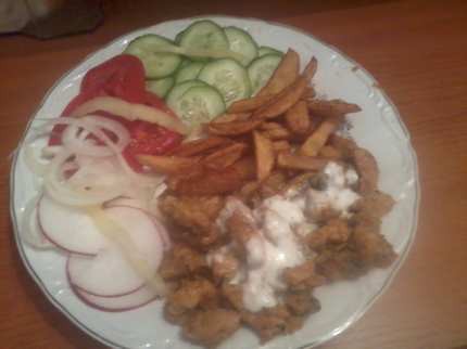 Gyros pulykamellből, zöldségekkel, hasábburgonyával,