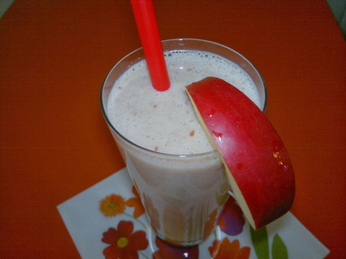 Almás zabpelyhely smoothie