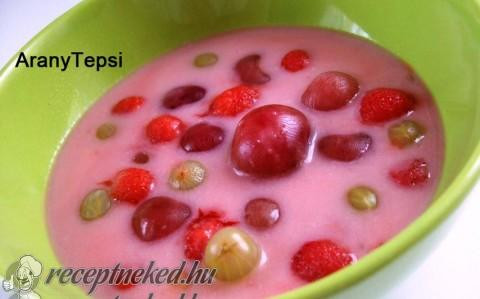 Csészés vegyes gyümölcsleves
