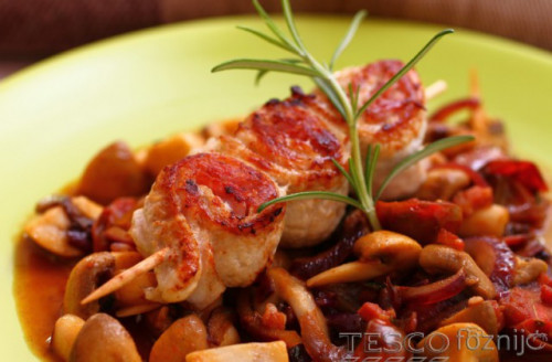 Baconos tekercs gombaraguval