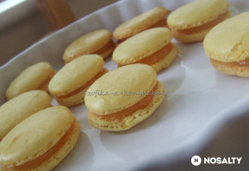 Macaron  (fehér csokis krémmel)