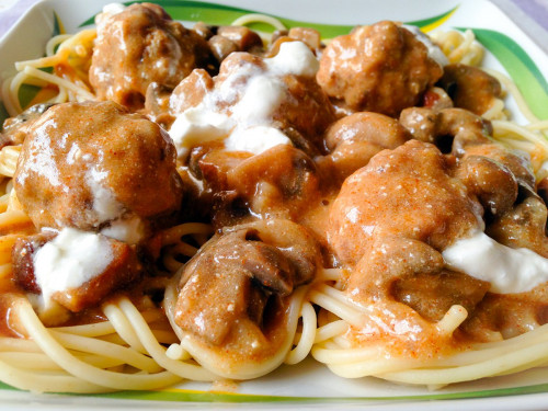 Bakonyi húsgombóc spagettivel