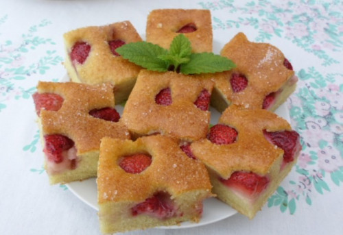 Maggyes bögrés süti