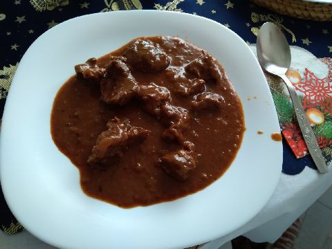 Vörösboros szarvaspörkölt a la Mami