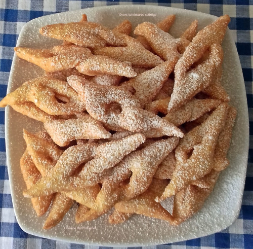 Gyors tehéntúrós csöröge.