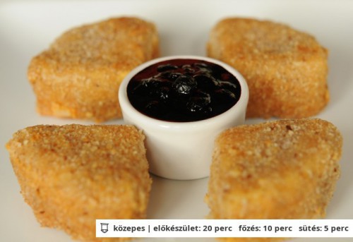 Camembert sajt diós panírban, áfonyával
