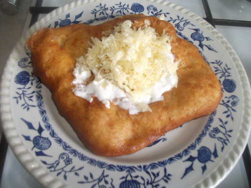 Duplán sajtos joghurtos lángos
