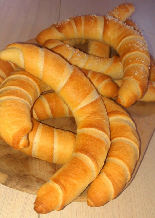 Ropogós békebeli kifli