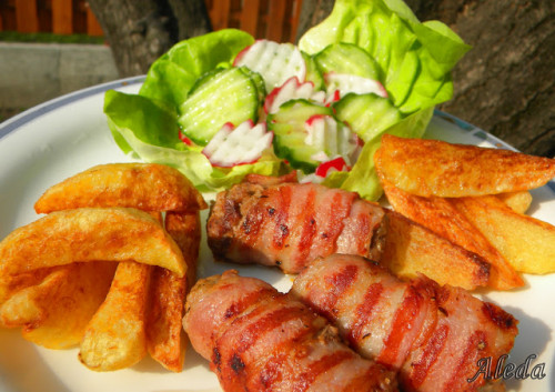 Baconba tekert fasírt