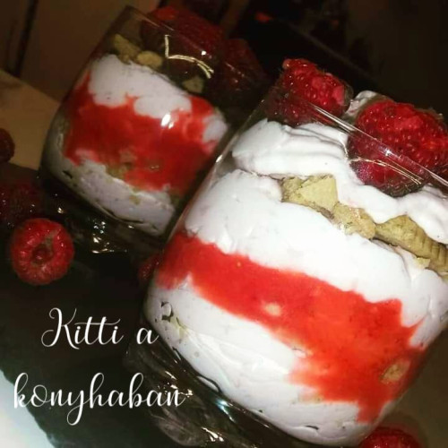 Málnás-mascarponés pohárkrém