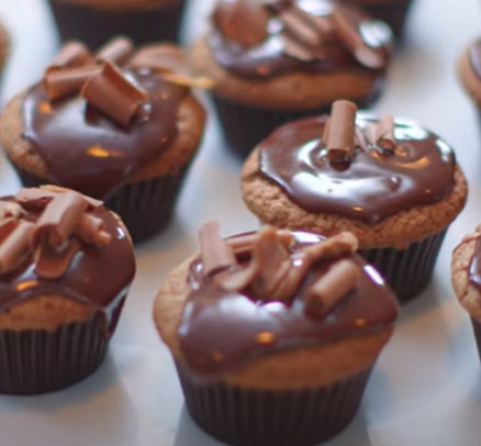 Tejcsokis muffin ganacheval