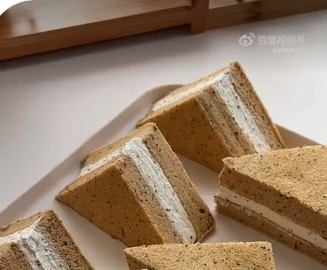 Piskóta süti bármilyen krémmel