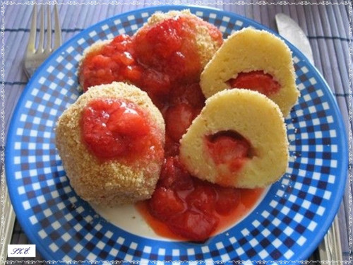 Erdbeereknödel mit Erdbeersoße