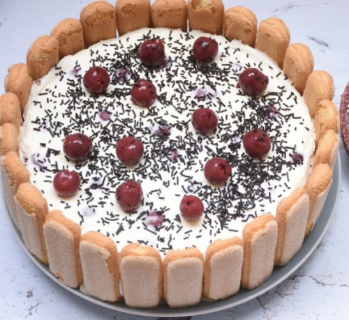 Sütés nélküli Fekete-erdő torta 1